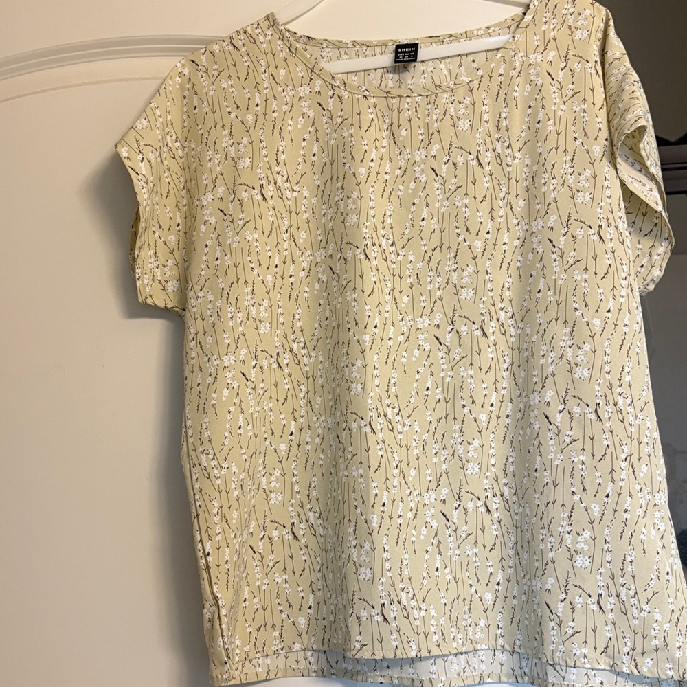 SHEIN Beige Floral Pattern Top